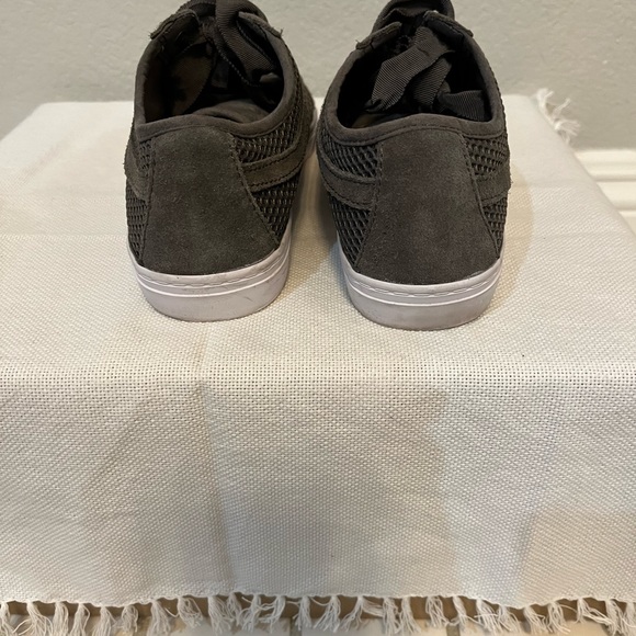 Isaac Mizrahi Soho suede sneakers with mesh details. Size 8m - Picture 5 of 8